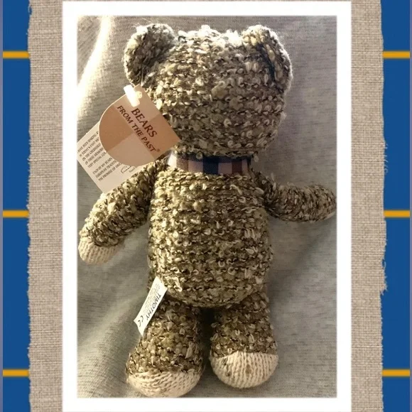 Handcrafted Russ Bear with Bow - Picture 4 of 4